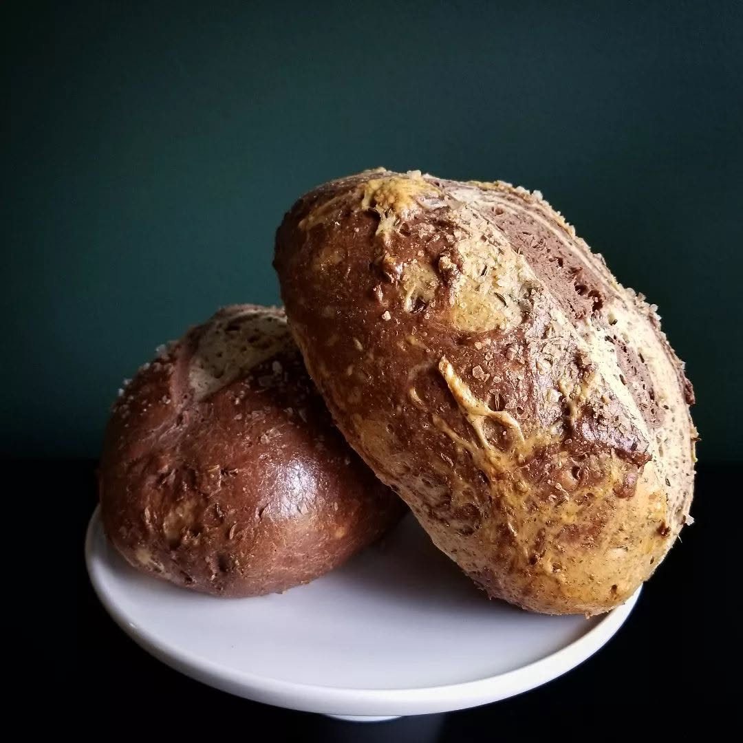 Marbled pumpernickel loaves